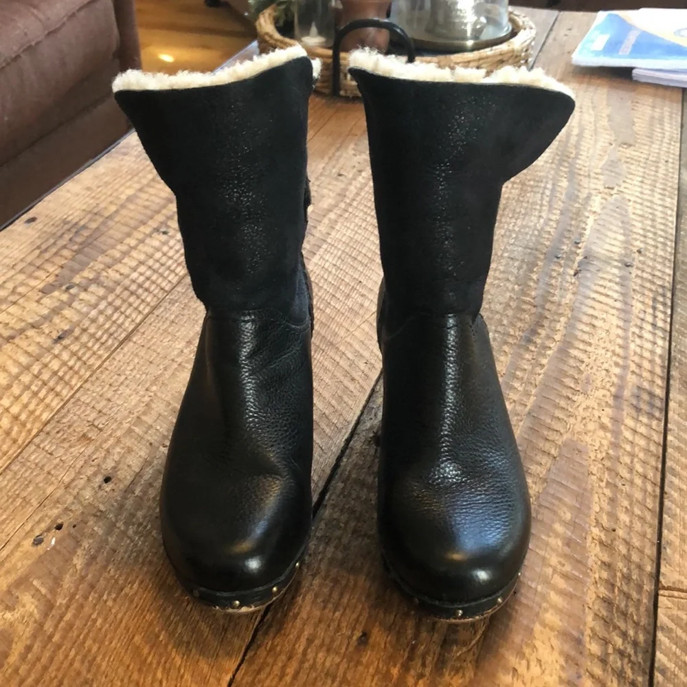 UGG stacked heel ankle boot size 7